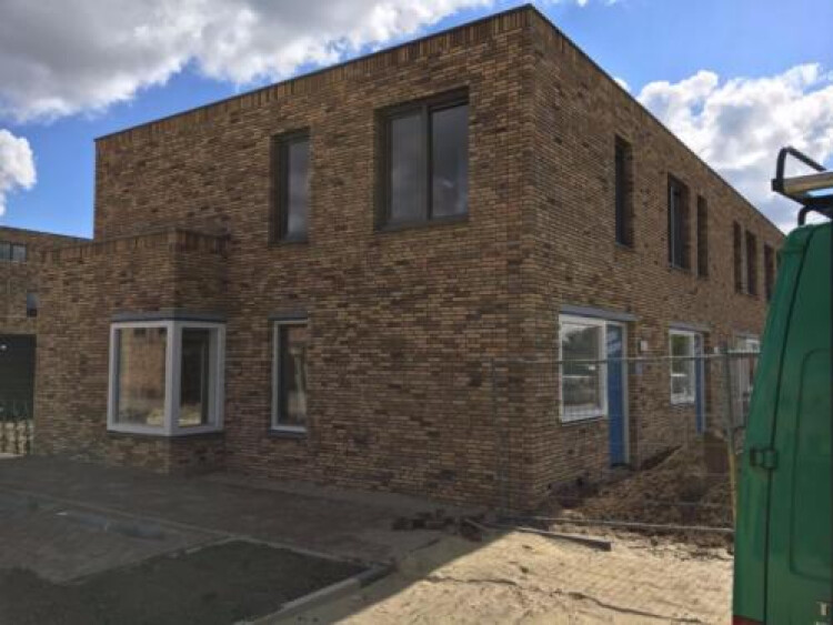 voor- en zijkant woning